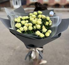 Букет Белые кустовые розы Солинеро в Вышкове