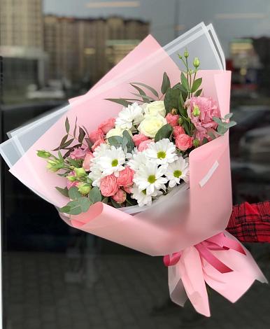 Букет цветов из: Розы, Лизиантусы и Хризантемы в Вышкове